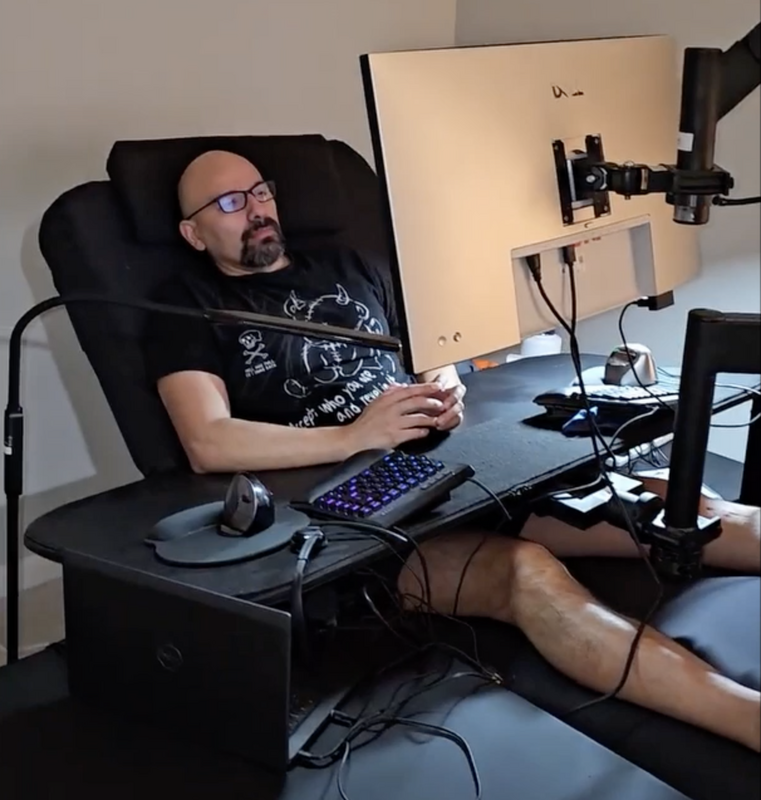 How Dario Beat Deep Vein Thrombosis with a Zero Gravity Workstation 0b