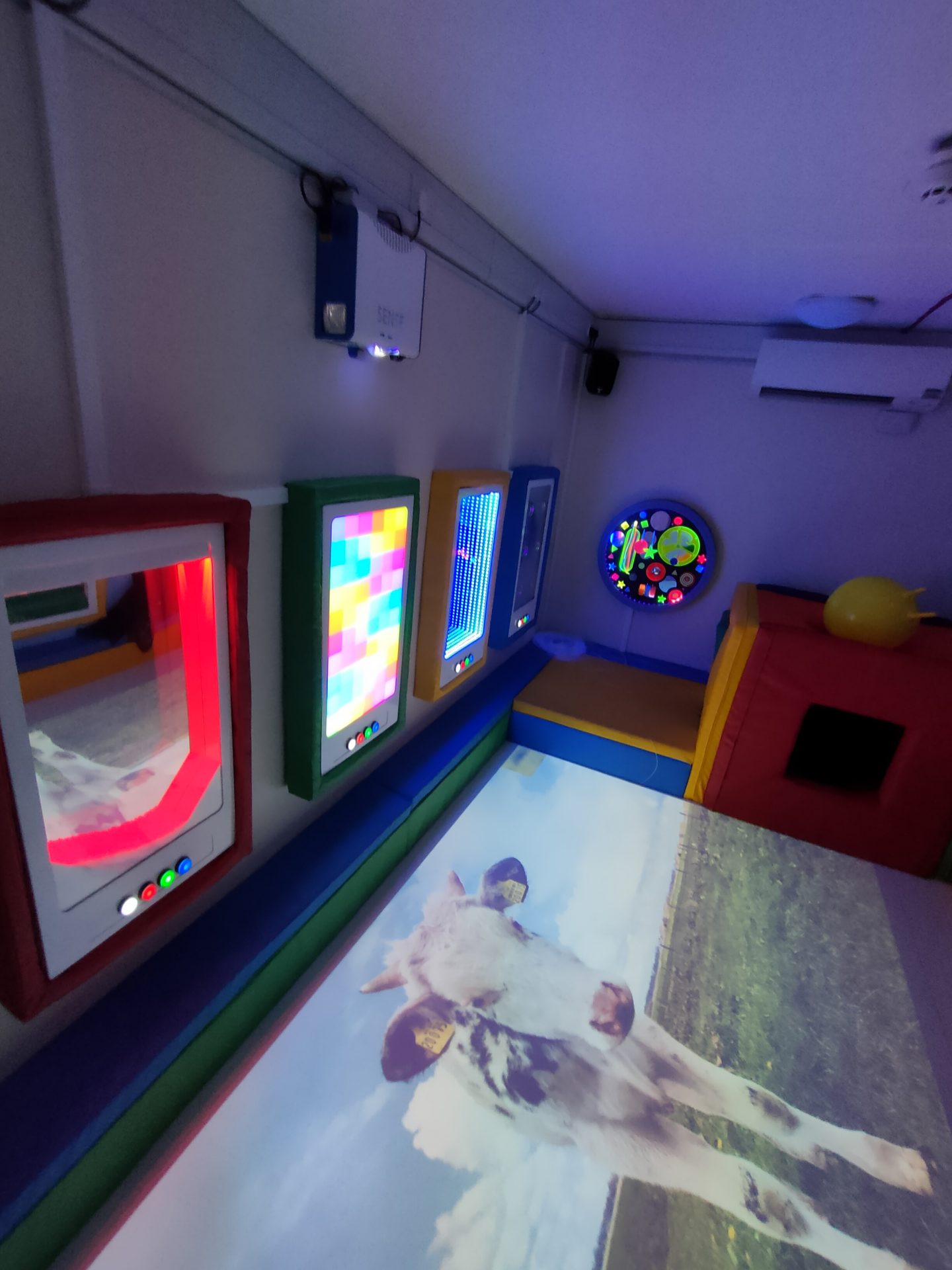 SENse Air, the all-in-one wall-mounted interactive floor projection system Special Needs Computers - 6