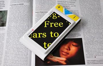 Clover 4 Handheld 4.3" Video Magnifier - 3