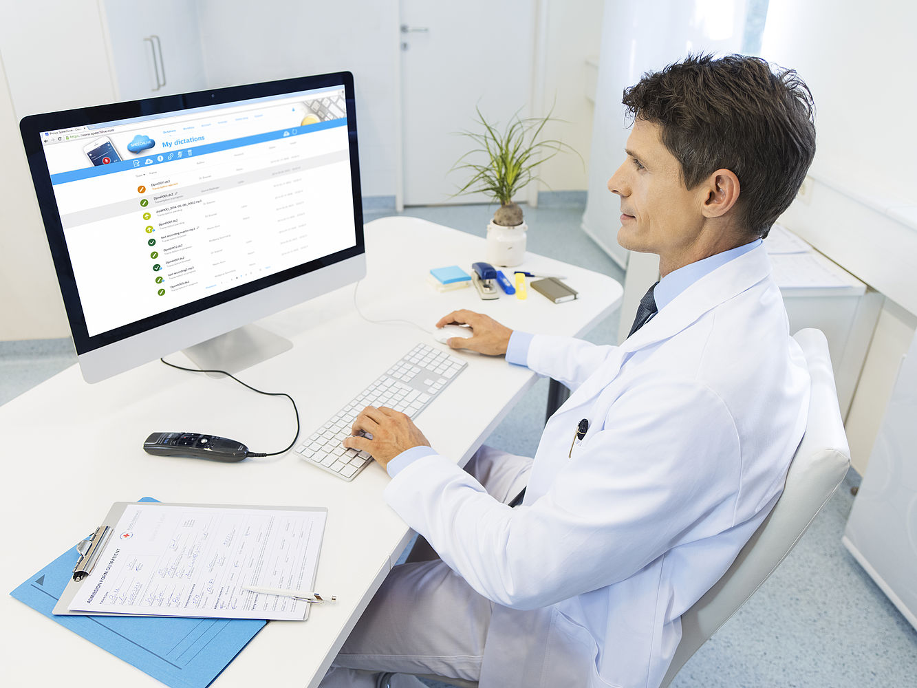 SpeechMike Premium Dictation Microphone