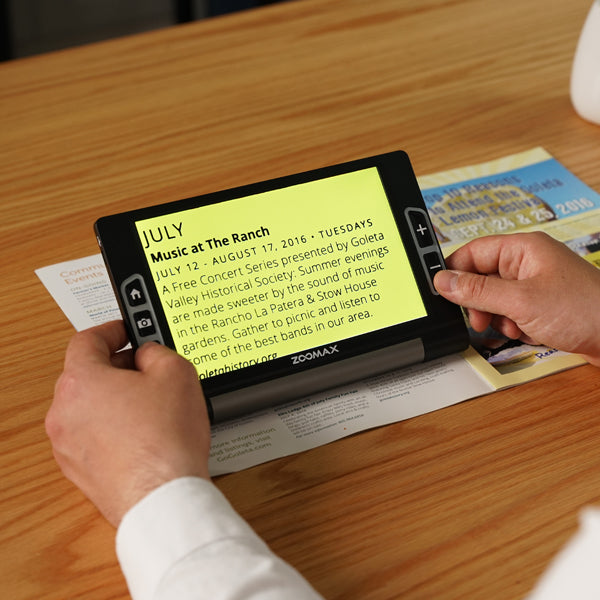 Luna 8 – Handheld digital magnifier