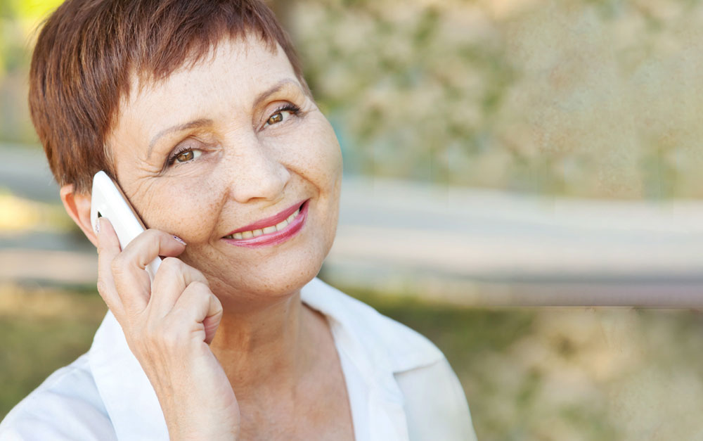 MiniVision2+ Cell Phone red hair lady talking - 8