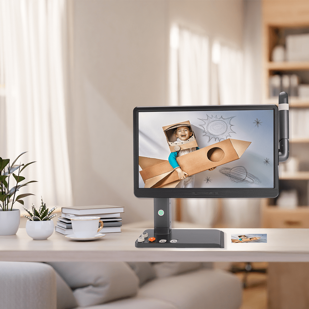 MirrorPad Pro, the first 3-in-1 Wireless Magnifier + Device Viewer CloverBook - 13