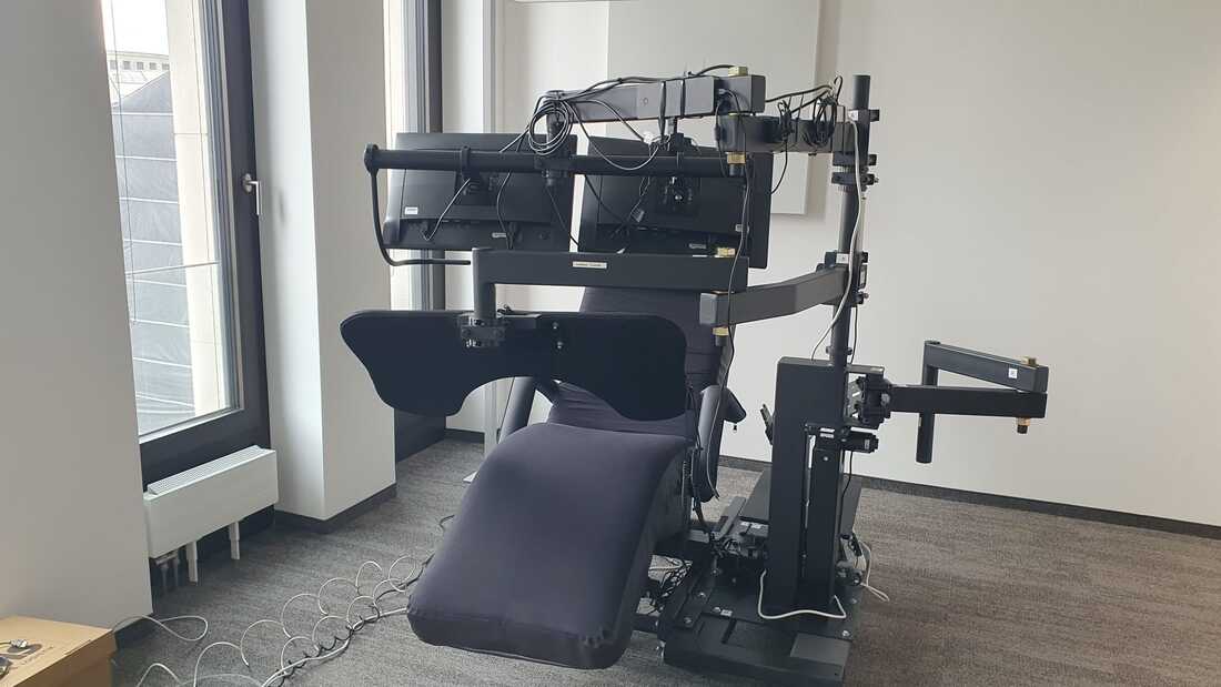 How Karina Reduced Her Back Pain with a Zero Gravity Workstation 0b-Extreme