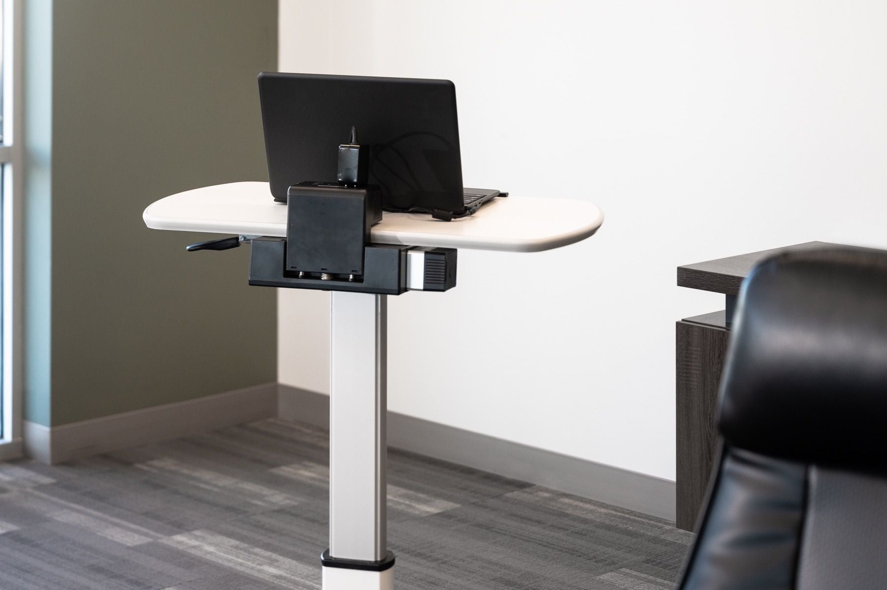 Pneumatic Height-Adjustable Lectern / Mobile Standing Desk